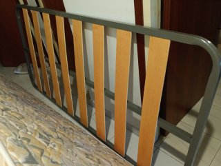 Somier metálico con lamas de madera ,se regala