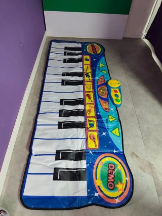 Piano musical gigante para niños