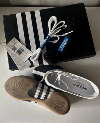 Zapatos Adidas Taekwondo Negros y Blancos