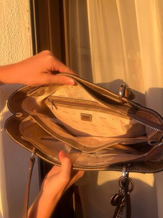 Bolso tote Guess marrón monograma