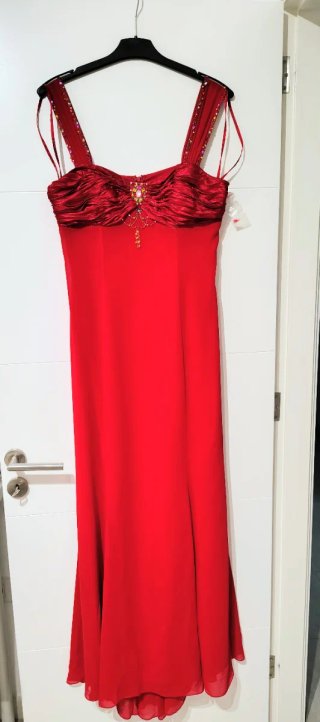 Vestido fiesta invitada bodas rojo. Muy elegante