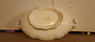 Sopera de porcelana blanca