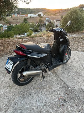 Aprilia Sportcity 250i Negra