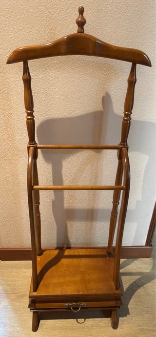 Perchero de madera estilo clásico