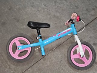 Bicicleta sin pedales niña azul y rosa