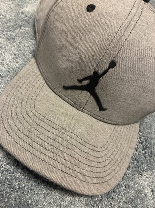 Gorra Jordan Gris y Negra