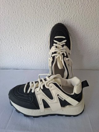 Zapatillas Chunky Negras y Crema Talla 38