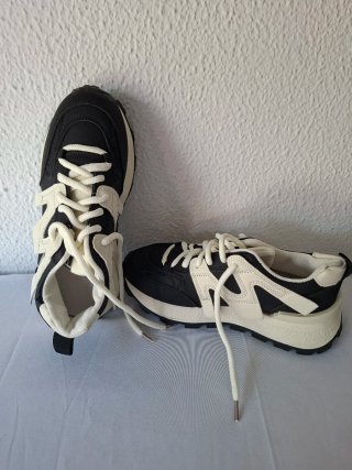 Zapatillas Chunky Negras y Crema Talla 38