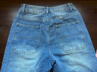 Pantalones vaqueros desgastados