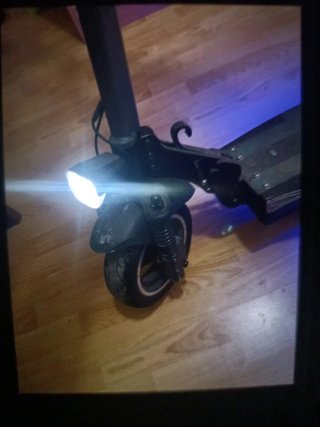 Patinete eléctrico Smartgyro con su cargador