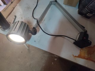 Foco industrial articulado