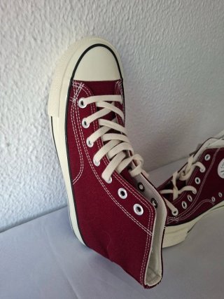 ZAPATILLAS DE LONA CAÑA ALTA BURDEOS – TALLA 40 –