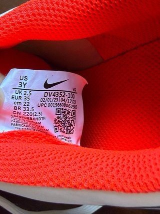 Zapatillas Nike Blancas y Rojas