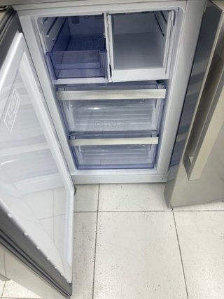 Nevera Americana Beko con garnatia transparente