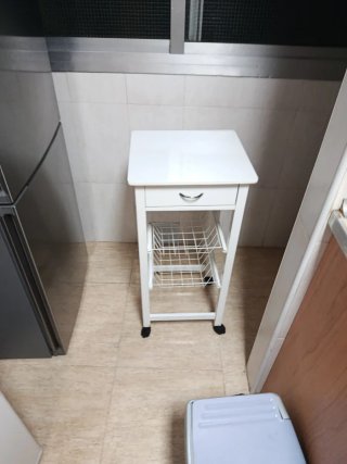 Carro de cocina blanco con ruedas