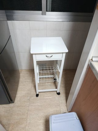 Carro de cocina blanco con ruedas