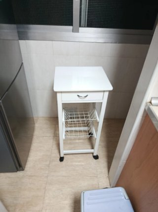 Carro de cocina blanco con ruedas