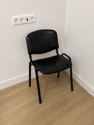 4 Sillas confidente polipiel negra precio unidad