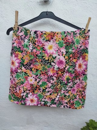 Falda corta floral H&M Talla L Minifalda floral