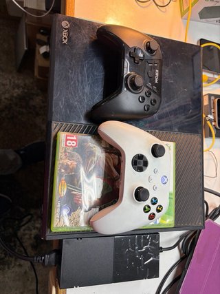 Xbox One Negra con Mando