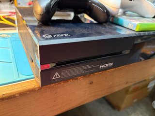Xbox One Negra con Mando