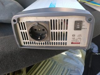 Inversor d corriente de hasta 1300 W continuos