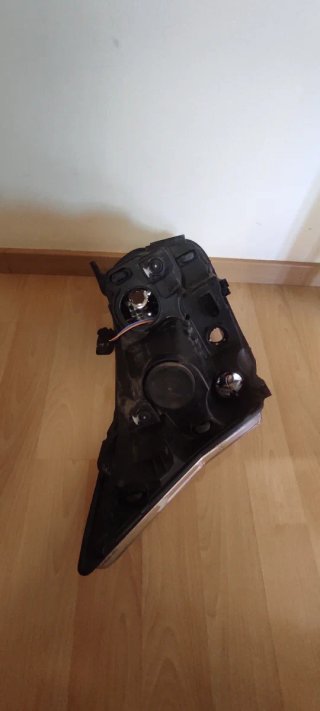FARO DERECHO FORD TRANSIT 2014