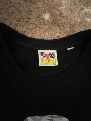 Camiseta Bape Negra con Estampado Gris