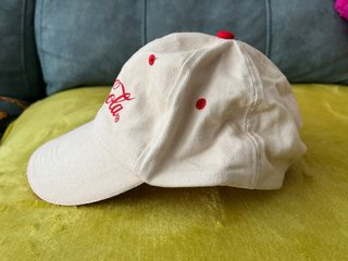 Gorra Coca-Cola Beige y Roja