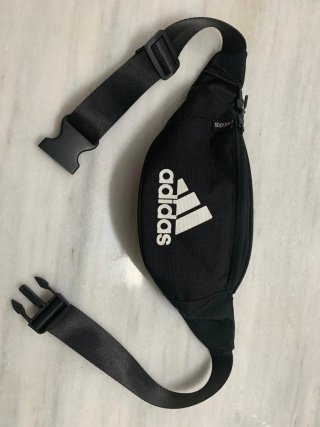 Riñonera Adidas Negra