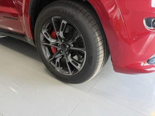 Jeep Grand Cherokee 6.4 V8 Hemi SRT 344 kW (468 CV)