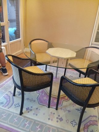 Mesa de comedor de cristal y piedra