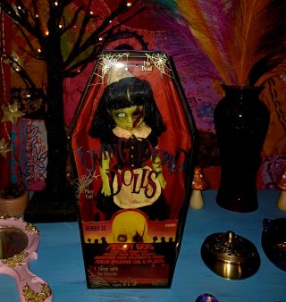 Bambole Living Dead Dolls Peggy Goo