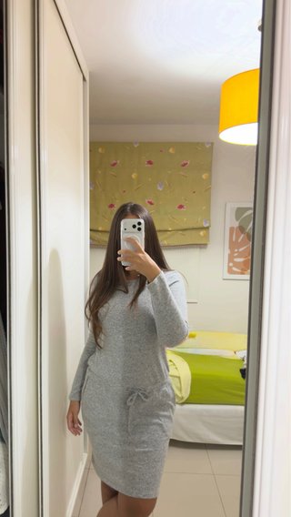 Vestido gris de manga larga