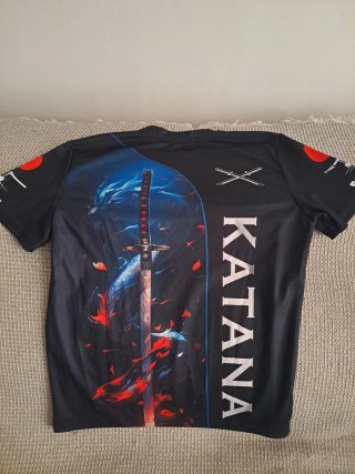 Camiseta Estampada Katana Dragón