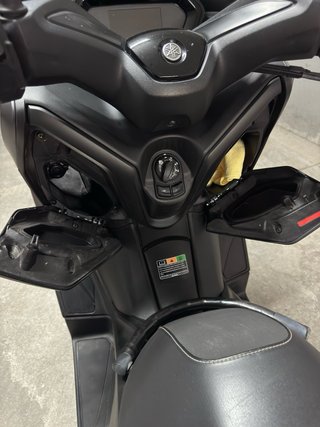 Yamaha XMAX 300 (2024) – 5.500 km – Como nueva