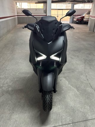 Yamaha XMAX 300 (2024) – 5.500 km – Como nueva