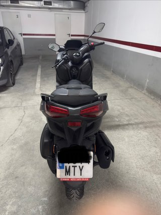Yamaha XMAX 300 (2024) – 5.500 km – Como nueva