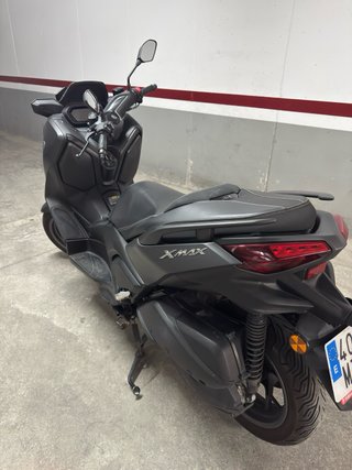 Yamaha XMAX 300 (2024) – 5.500 km – Como nueva