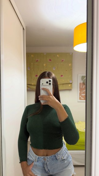 Jersey crop top verde cuello alto