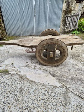 Carro de vacas antiguo de madera