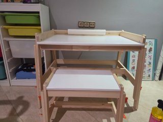 Mesa y silla infantil de madera