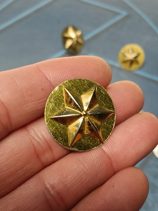 9 INSIGNIAS MILITARES EJÉRCITO ESPAÑOL. ESTRELLAS 6 PUNTAS doradas, plateadas, ALFÉREZ TENIENTE CAPITÁN