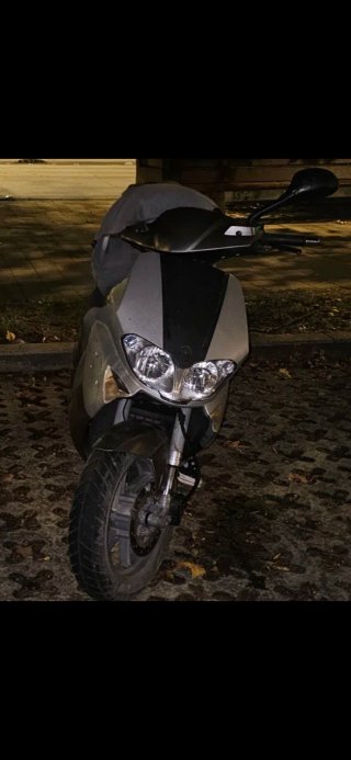 Gilera Runner Scooter Plata y Negro