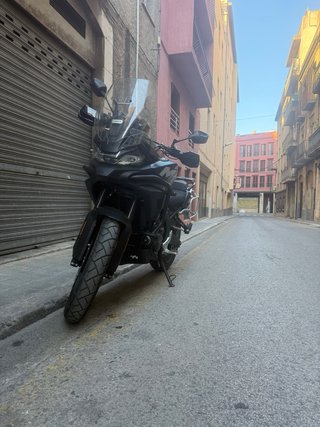 Moto Adventure Negra con garantía por 3 años