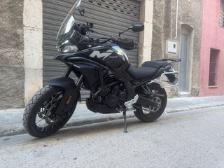 Moto Adventure Negra con garantía por 3 años