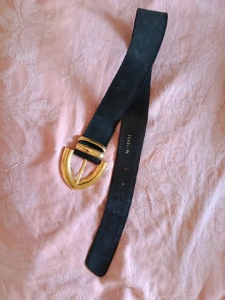 Cinturón Negro Hebilla Dorada
