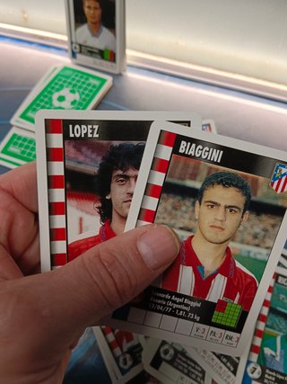 Unas 100 cartas super gol. Años 90. Cards, futbol, marca.