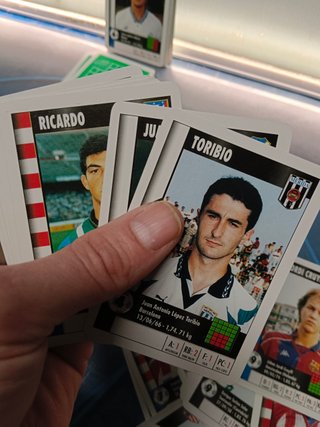 Unas 100 cartas super gol. Años 90. Cards, futbol, marca.