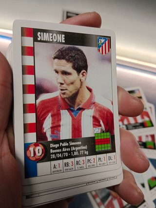 Unas 100 cartas super gol. Años 90. Cards, futbol, marca.